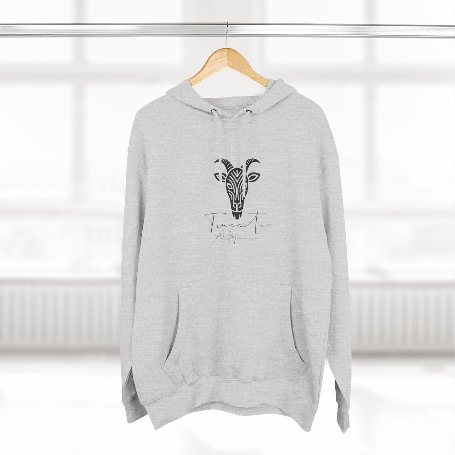 Felpa con Grafica Capra TRUCUTU – Calda in Pile, Design Animale Iconico, Regalo Perfetto per Amanti della Natura, Stile Ribelle ed Eco-Friendly