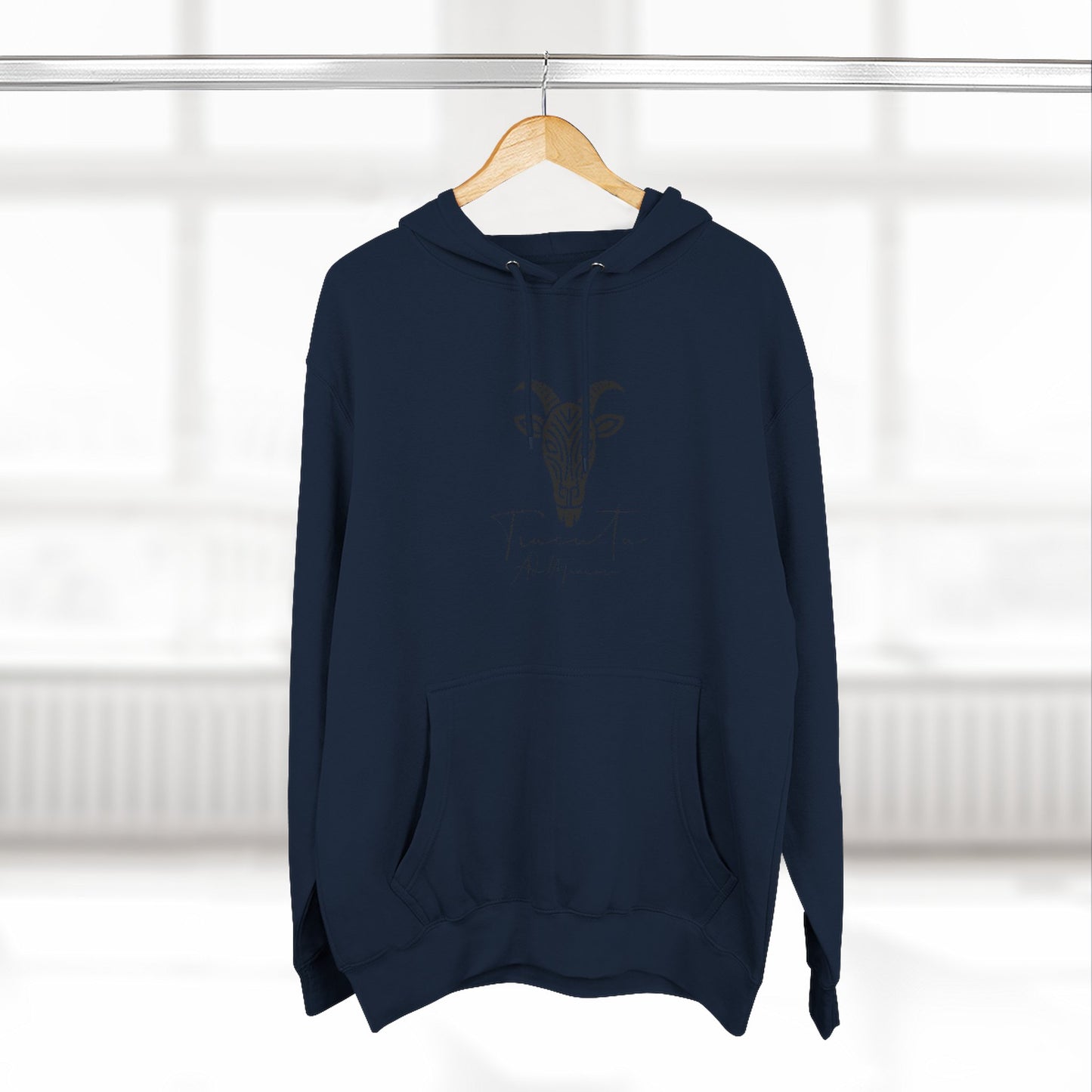 Felpa con Grafica Capra TRUCUTU – Calda in Pile, Design Animale Iconico, Regalo Perfetto per Amanti della Natura, Stile Ribelle ed Eco-Friendly